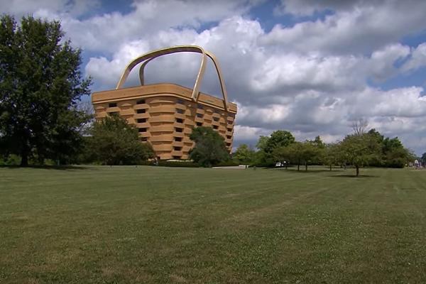 NEĆETE VEROVATI ŠTA JE OVO! Izdaleka izgleda kao DŽINOVKA KORPA, a u stvari je ZGRADA SA 7 SPRATOVA! (VIDEO)