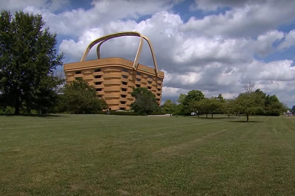 NEĆETE VEROVATI ŠTA JE OVO! Izdaleka izgleda kao DŽINOVKA KORPA, a u stvari je ZGRADA SA 7 SPRATOVA! (VIDEO)