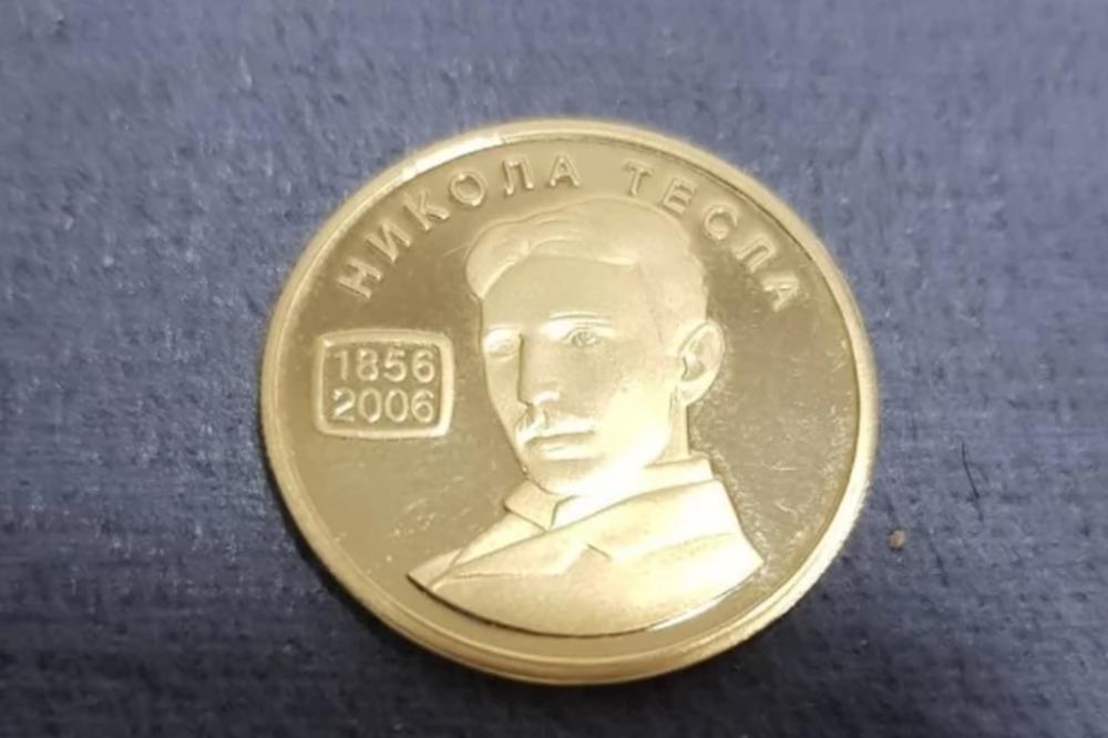 OVAKAV ZLATNIK JE VUČIĆ DAO TRAMPU: Američki predsednik oduševljen SIMBOLIČNIM POKLONOM