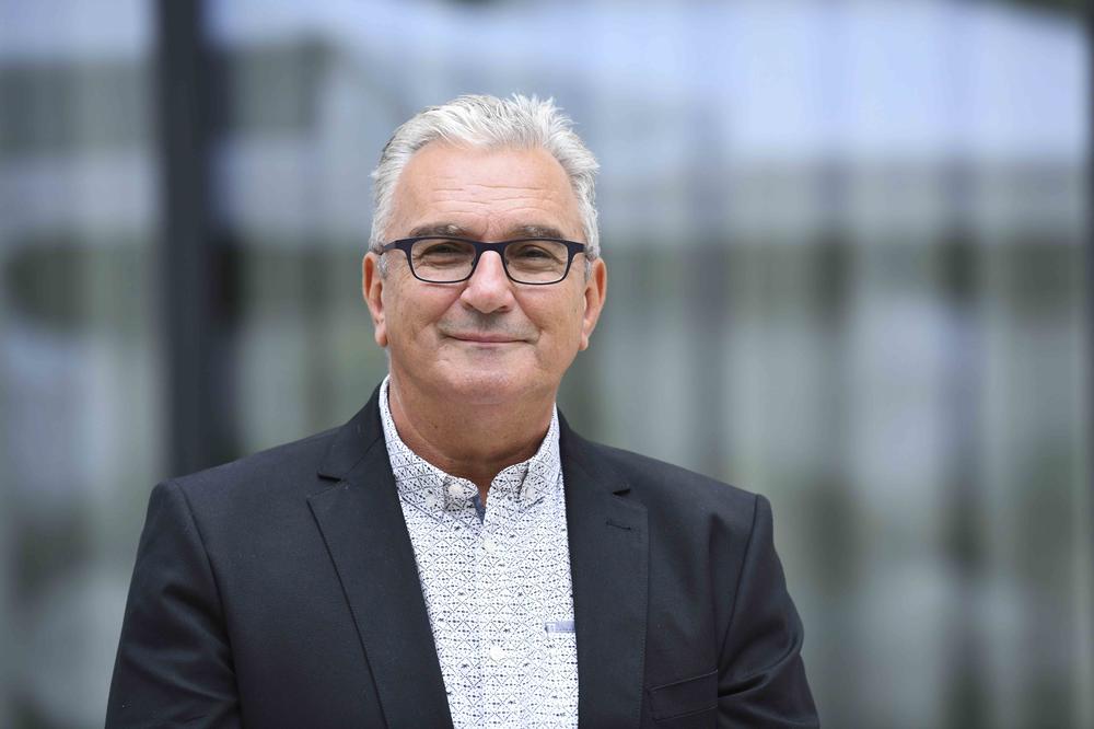 KORONE SE NEĆEMO REŠITI DO 2022. GODINE Poznati infektolog nam je otkrio KOLIKO JE DUG PUT DO KOLEKTIVNOG IMUNITETA