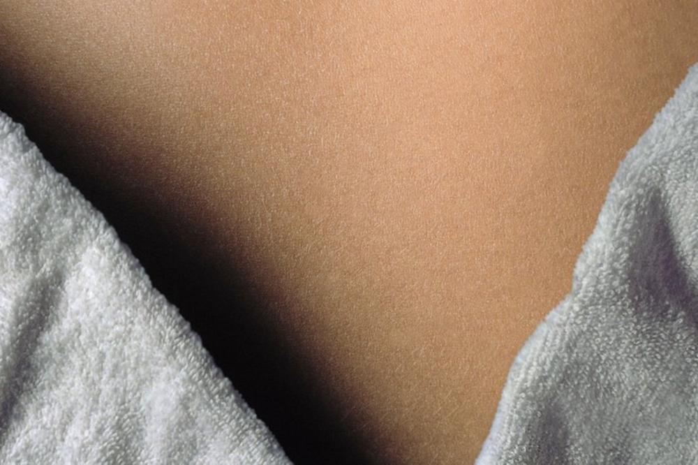 STAVILA JE PRST U PUPAK I SAČEKALA MINUT: Evo šta se dogodilo njenom telu, IZNENADIĆETE SE!