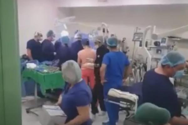DRAMA U NAGORNO-KARABAHU: Lekari se bore za život novinara ranjenog prilikom GRANATIRANJA CRKVE (VIDEO)