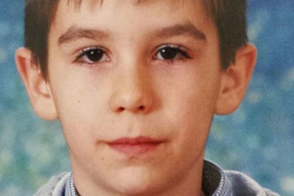 KO SAM JA?! Ovaj slatki dečak sa slike je majstor igre u tranziciji i lupanja blokada u kontranapadu! (FOTO)