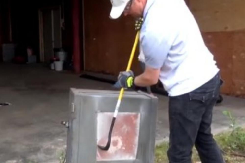 OTVOREN SEF STAR 30 GODINA! Nisu očekivali da će sve ovo pronaći u njemu!