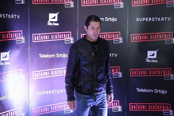 GLUMAC PETAR BENČINA IMAO TEŠKE SIMPTOME KORONE, a sada se obratio JUNACIMA OVOG VREMENA! (FOTO)