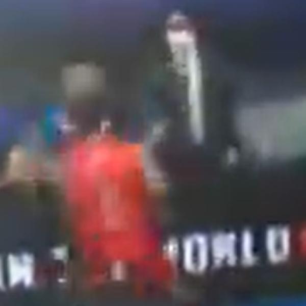 STRAŠAN SKANDAL U EVROLIGI: Trener Makabija pljunuo u pravcu tamnoputog igrača CSKA, spasila ga maska!