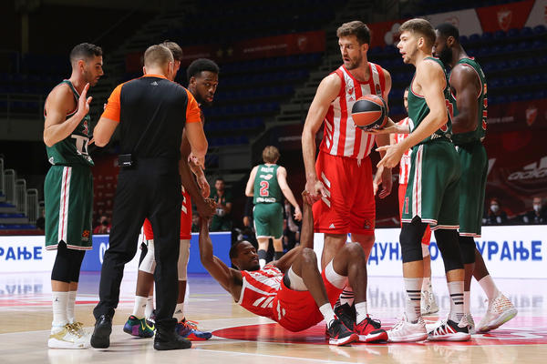 ZVEZDA POBEĐUJE ZA ZELENIM STOLOM: Crveno-beli upisuju trijumf bez izlaska na parket?