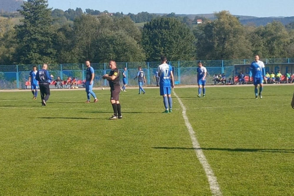 SUDIJA PREKINUO UTAKMICU ZBOG NEVEROVATNOG RAZLOGA: Da stvar bude još gora, meč se vrlo brzo nastavio! (FOTO)