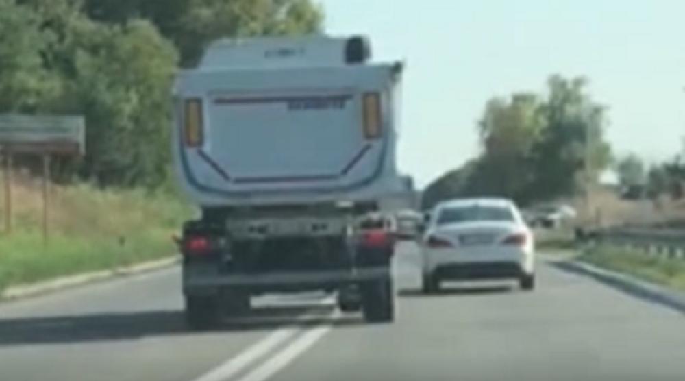 HOROR NA OBRENOVAČKOM PUTU! Vozio u kontrasmeru, izazvao tešku nesreću, pa PEŠKE POBEGAO sa lica mesta?!