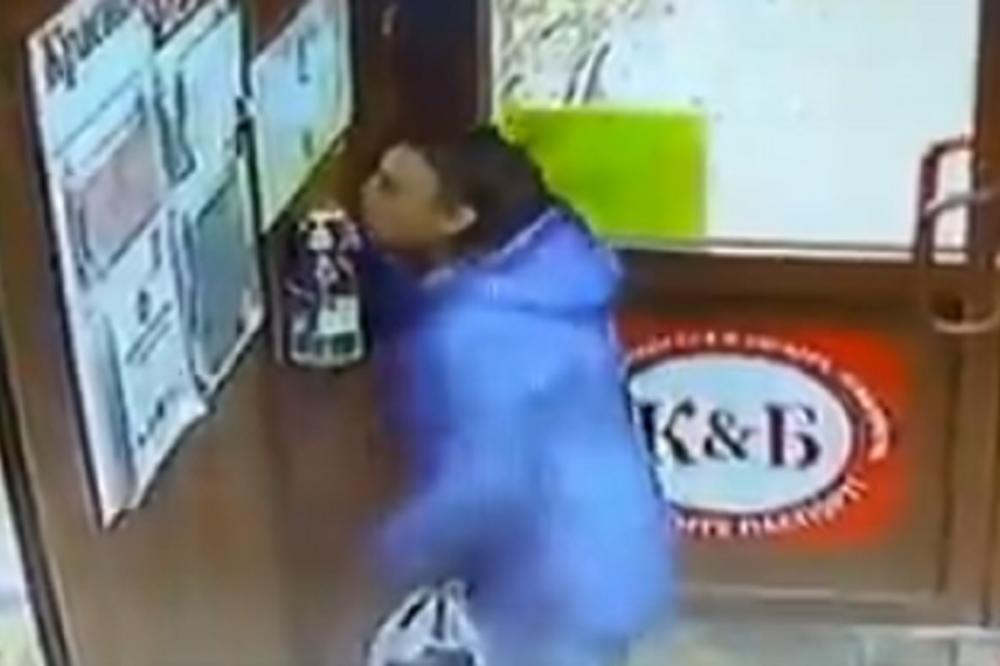 PRIŠAO JE SREDSTVU ZA DEZINFEKCIJU RUKU i uradio nešto od čega nam NIJE DOBRO! (VIDEO)