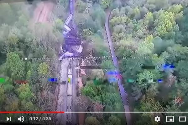 EVAKUIŠU SE LJUDI U AMERICI, NASTAO OPŠTI HAOS: Voz je izleteo iz šina, niko ne zna zašto