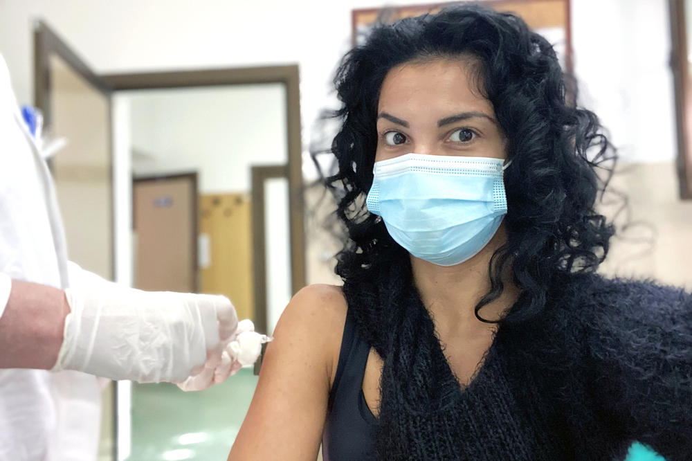 SNIMALA SAM SE DOK MI JE SESTRA ZABADALA IGLU U RUKU: Nisam uživala, naravno, ali ovo MORAMO SVI DA URADIMO!