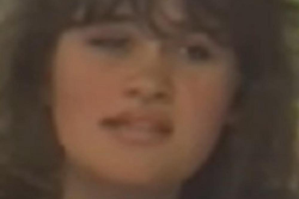 DANAS ZARAĐUJE OGROMNE PARE I IMA NAJVEĆI BAKŠIŠ NA ESTRADI: Da li prepoznajete sa slike našu NAJBOGATIJU folkerku?