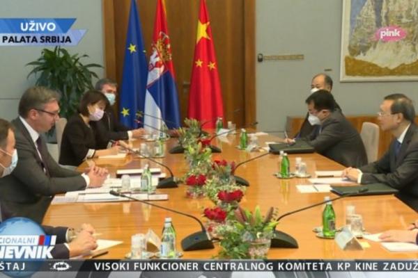 NAŠE 2 ZEMLJE SU PRIJATELJSKE, MOLIMO DA RAZMOTRITE NOVA ULAGANJA U SRBIJU: Vučić sa kineskim zvaničnikom! (VIDEO)