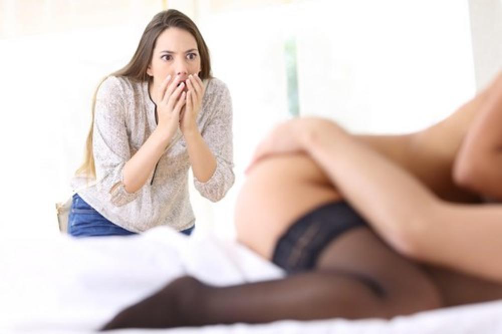 PRONAŠLA SAM TUĐE TANGE U DŽEPU SVOG MUŽA: Kada sam otkrila čije su, doživela sam šok