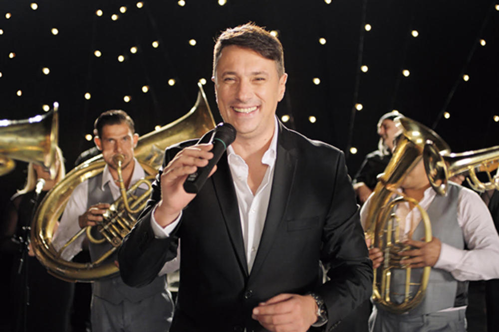 Video koji je razveselio Srbiju - ANDRIJA Milošević uz trubače prepevao čuveni hit