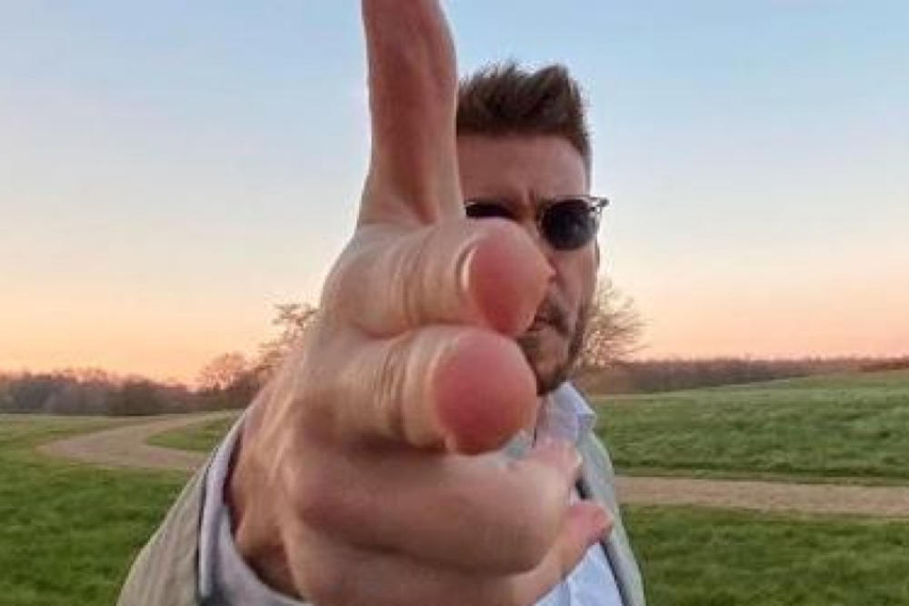 PIO JE KAO BESAN, BACAO PARE, TUKAO TAKSISTU, ALI PAMTIĆEMO GA I PO FUDBALSKOM ZNANJU: Lord Bentner je rekao KRAJ!