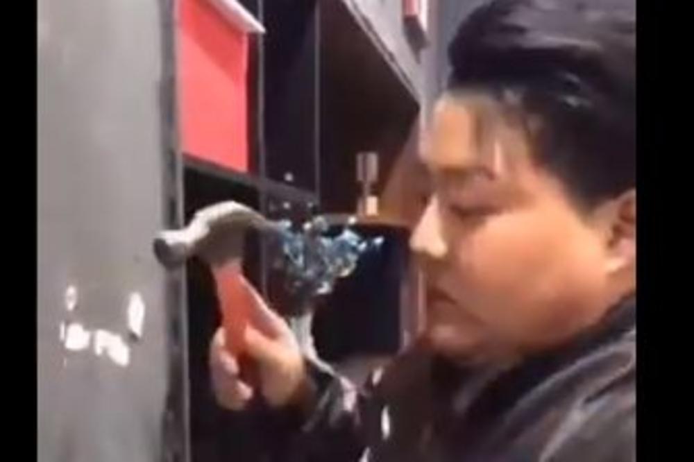 DEBELJKO JE ZAKUCAVAO EKSER, PA SE UDARIO U PRST: Onda je usledilo nešto što NIKO NA SVETU NIJE OČEKIVAO! (VIDEO)