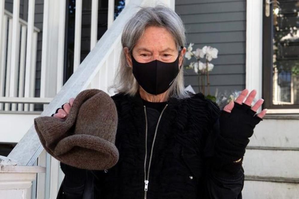 DA LI NAS SNIMAJU? AKO SNIMAJU, NEĆU: Ovo je prvi i verovatno JEDINI intervju s dobitnicom NOBELA za KNJIŽEVNOST