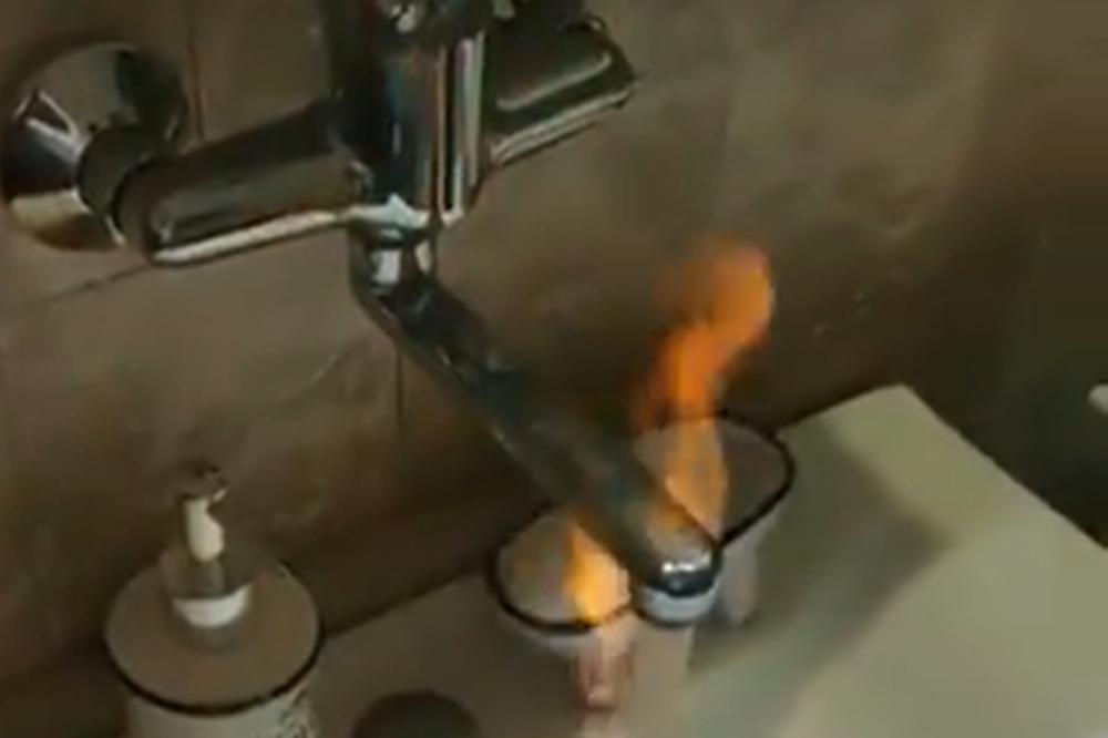 VODA U STAJIĆEVU GORI, A MEŠTANIMA JE  TO NORMALNO:  Traje decenijama unazad, Mileni su pukla SVA STAKLA U KUPATILU