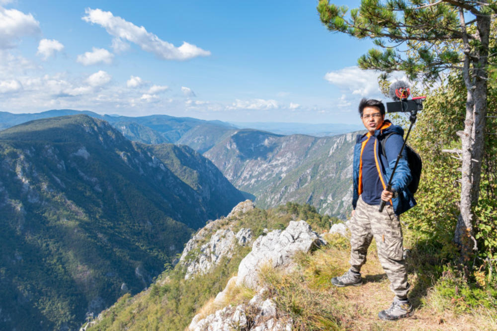 JEDAN OD NAJPOZNATIJIH SVETSKIH VLOGERA ODUŠEVLJEN SRBIJOM: Ova planina je njegova OMILJENA DESTINACIJA