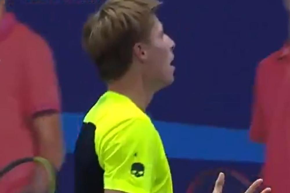 TENISER NAPAO SUDIJU U RUSIJI: Dobio nervni slom, mlatio rukama i urlao - skandalozna situacija u Sankt Peterburgu!