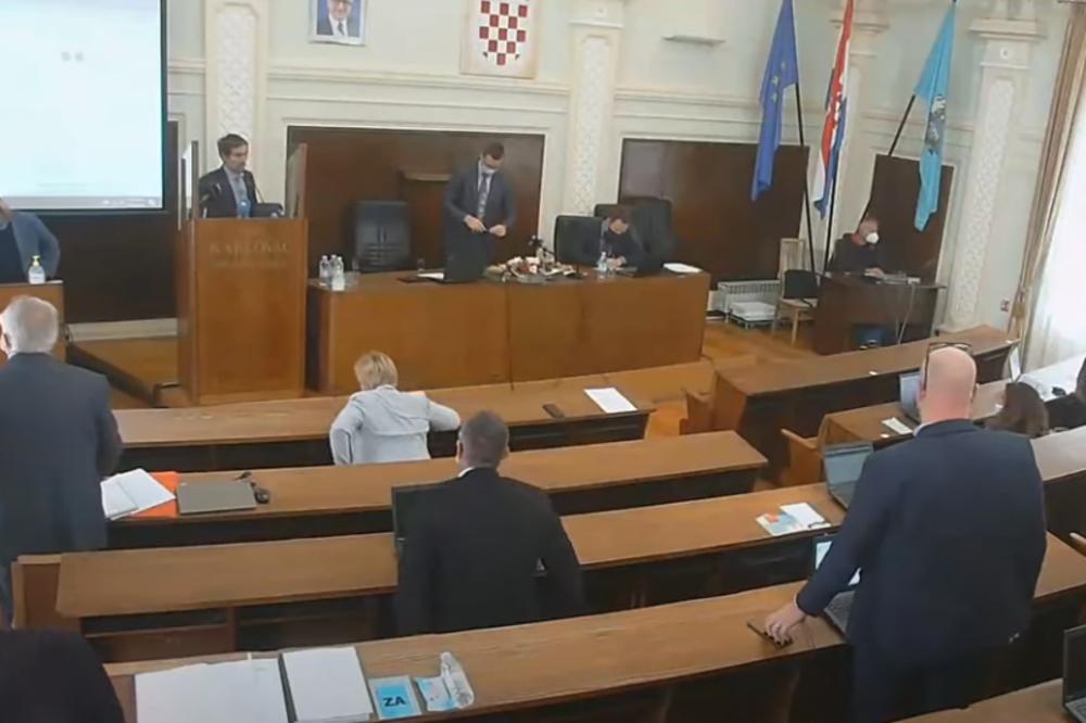 HAOS U HRVATSKOM VEĆU! Poslanik stao za govornicu, pa je počelo guranje! Ovaj snimak obišao je region (VIDEO)