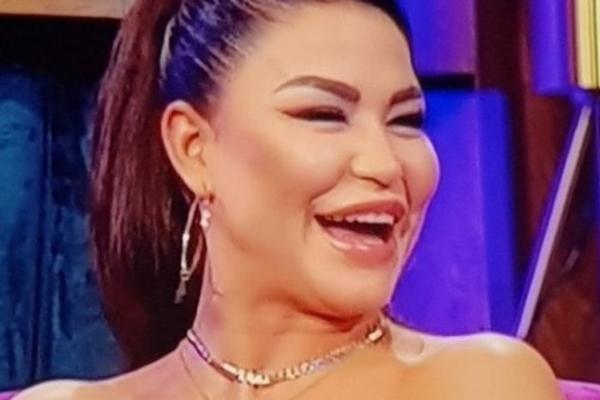 BILA JE BOMBA, A VIŠE NE LIČI NA SEBE, NARODNA PEVAČICA ZGROZILA KOMŠIJE: Evo kako sada izgleda, PROZIVAJU JE