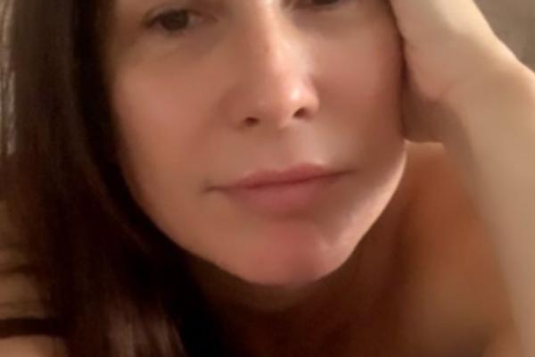 SNEŽANA DAKIĆ SE U OVIM GODINAMA SKINULA GOLA I OBJAVILA SVOJU SLIKU: Ipak joj svi gledaju lice, DETALJI BODU OČI