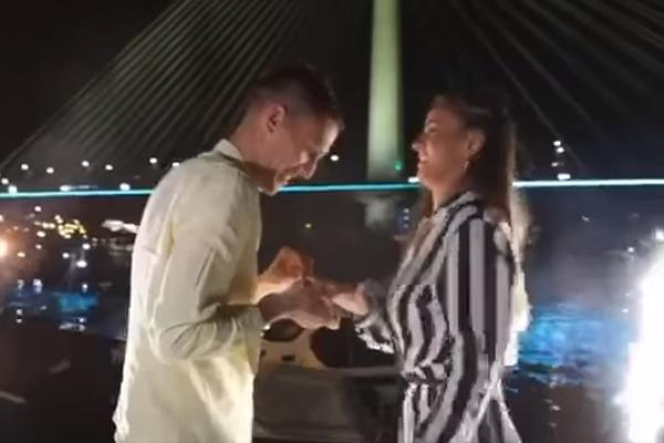 SPEKTAKULARNA PROSIDBA PORED MOSTA NA ADI: Sve je to priredio bivši fudbaler Crvene zvezde! (VIDEO)