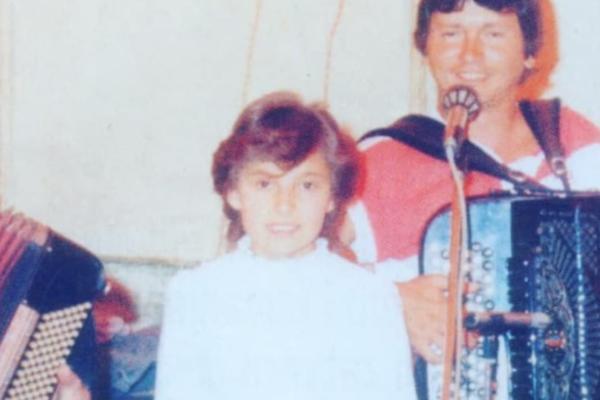 OVA DEVOJČICA JE DANAS NAJVEĆA DIVA NA BALKANU! Skoro je postala i baka, a pogledajte kako je počela KARIJERU!