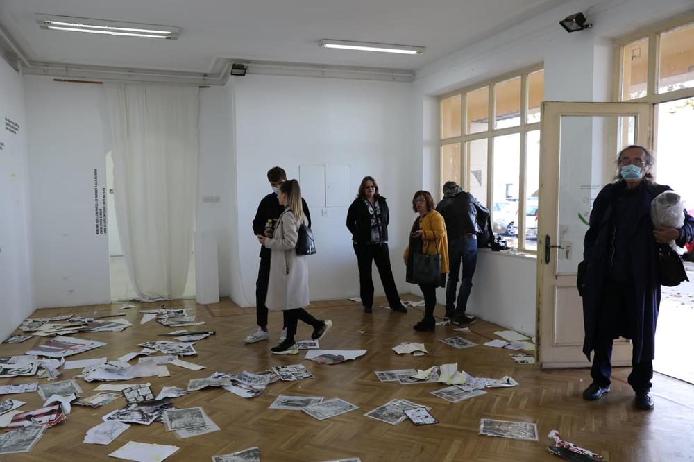 POLICIJA UHAPSILA 2 HULIGANA IZ GALERIJE: Uništili su radove sa izložbe, SAD SU DOLIJALI!