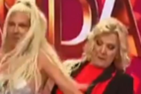 KARLEUŠA UDARILA SNEŽANU ĐURIŠIĆ U LICE! Prekinula program pa ULETELA u studio! (ŠOK VIDEO)