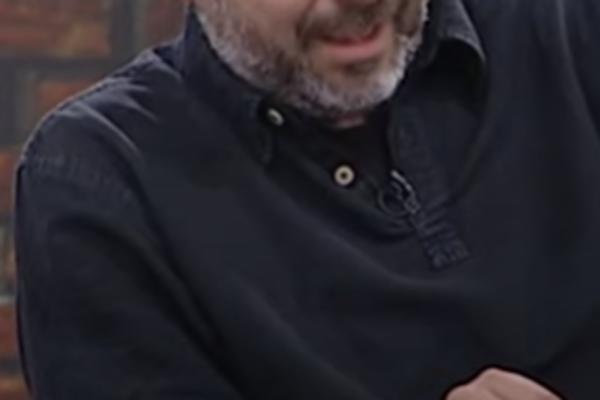 SRPSKI GLUMAC SPAKOVAO KOFERE I HITNO NAPUŠTA BEOGRAD! Ima jak RAZLOG, jedni će ga PLJUVATI a drugi ŽESTOKO BRANITI