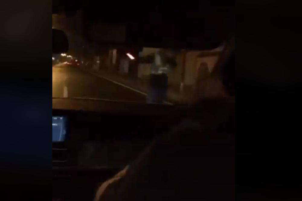 MOGAO JE DA UBIJE NEKOG! Snimao se dok divlja, policajac hteo da ga zaustavi, a onda je usledio UŽAS (VIDEO)