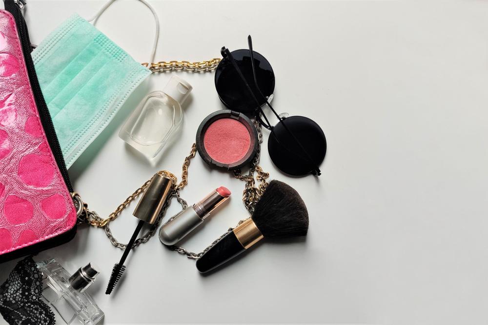 PRAKTIČAN AKSESOAR ZA ŽENE: Spakujte sve one sitnice koje su vam neophodne za svakodnevne obaveze!