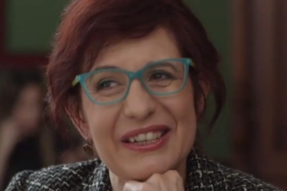 MARINU SMO OBOŽAVALI I BILA JE SVIMA LEPA: Glavna zvezda srpskog filma IZGUBILA LEPOTU!? NAOČARE PREKO LICA