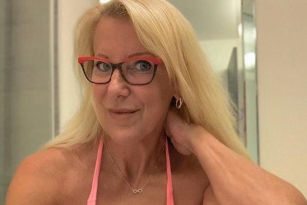 MAJKA JE ODNELA SVOJ MOBILNI NA POPRAVKU: Kada je majstor video šta sve ima u telefonu, POZLILO MU JE! (VIDEO)