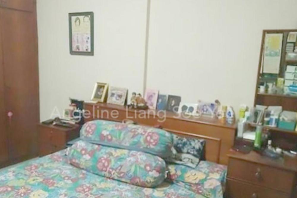 REŠIO DA IZDA STAN, PA OBJAVIO FOTOGRAFIJE SOBE: Nije primetio da je otkrio nešto SRAMNO! (FOTO)