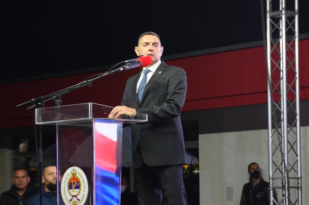 VULIN U ISTOČNOM NOVOM SARAJEVU NA OTVARANJU TRGA: Aleksandar Vučić je predsednik svih Srba