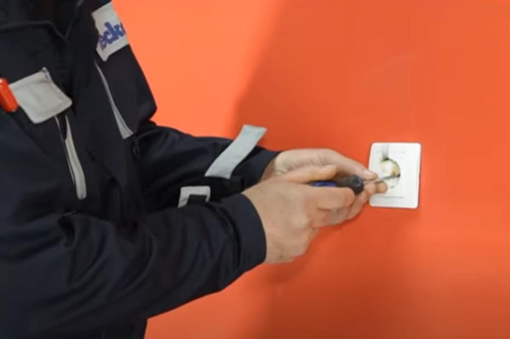 OSUMNJIČEN ELEKTRIČAR U PRIJEDORU: Iskoristio službeni položaj za elektro prenos 10.200 evra