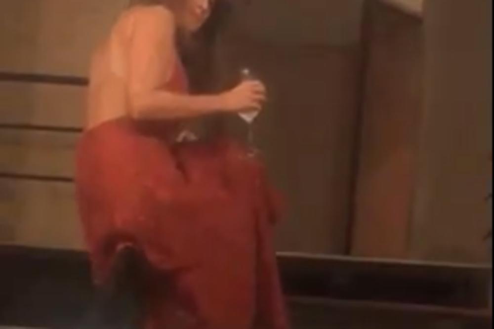 OVO MORA DA JE BOLELO! Mnogi se smeju ovoj devojci, a da li je zaista smešno to što je uradila? (VIDEO)