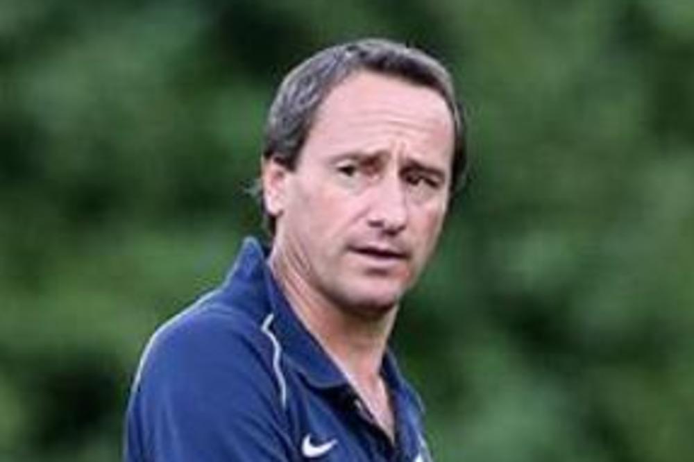 NEZAPAMĆEN SKANDAL: Selektor maltretirao igrače, vređao, nije im dao da jedu! Fudbaleri odbijaju da igraju!