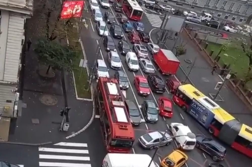 OVAKO JE JUTROS IZGLEDAO BEOGRAD! Nije ni čudo što je ljudima ozbiljno dopi*delo, OVDE JE NAJKRITIČNIJE (VIDEO)