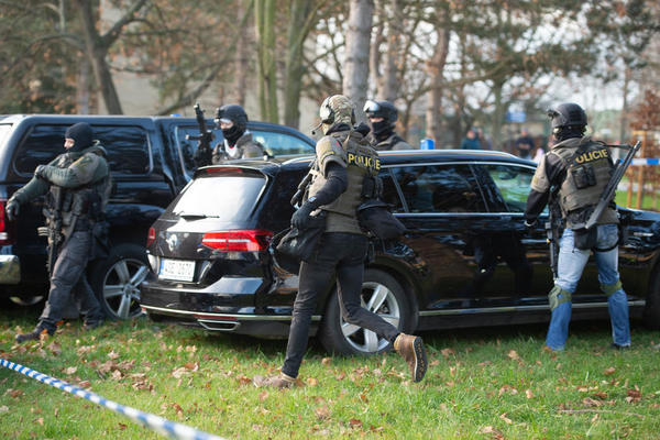 STRAVIČAN ZLOČIN U PRAGU: Policija pronašla tela BEBE i OCA, ubica i DALJE U BEKSTVU