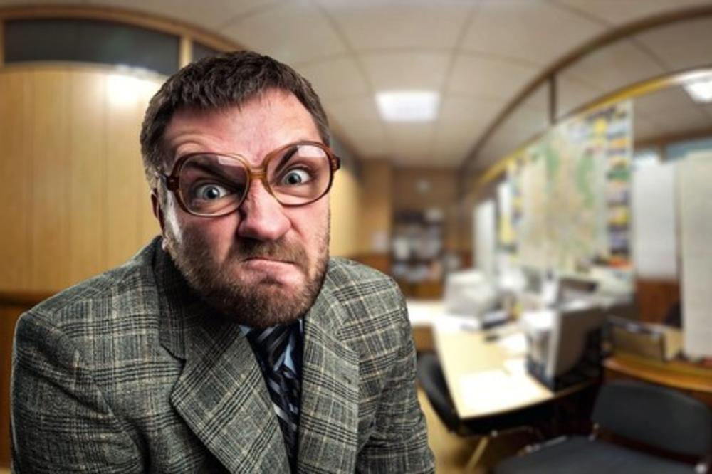 PROFESOR ODLOŽIO ISPIT JER GA JE ŽENA VARALA, PA JE DOBIO KORONU: Studenti dele NAJSMEŠNIJU objavu IKADA (FOTO)