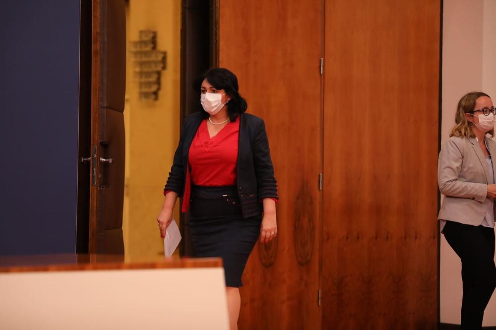 SAMO ONI KOJI NISU VIDELI MUKE BOLESNIKA MISLE DA JE KORONA IZMIŠLJENA Dr Zdravković o skoku broja hospitalizovanih