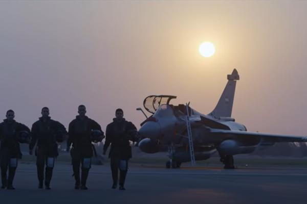 ZASVETLELO JE NEBO IZNAD MEDITERANA: Podignuti borbeni avioni, pucalo se na sve strane! (VIDEO)