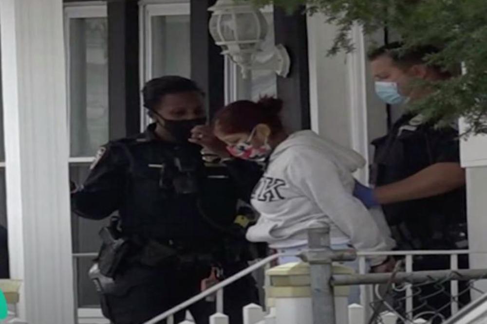 Porodila se u kadi, a onda je uradila nešto UŽASAVAJUĆE: Tragovi KRVI bili su svuda oko kuće