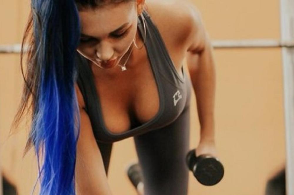 DIZANJE JE NJENA SPECIJALNOST: Provokativna odbojkašica pokazuje mnogo više nego što bi trebalo - uverite se sami!